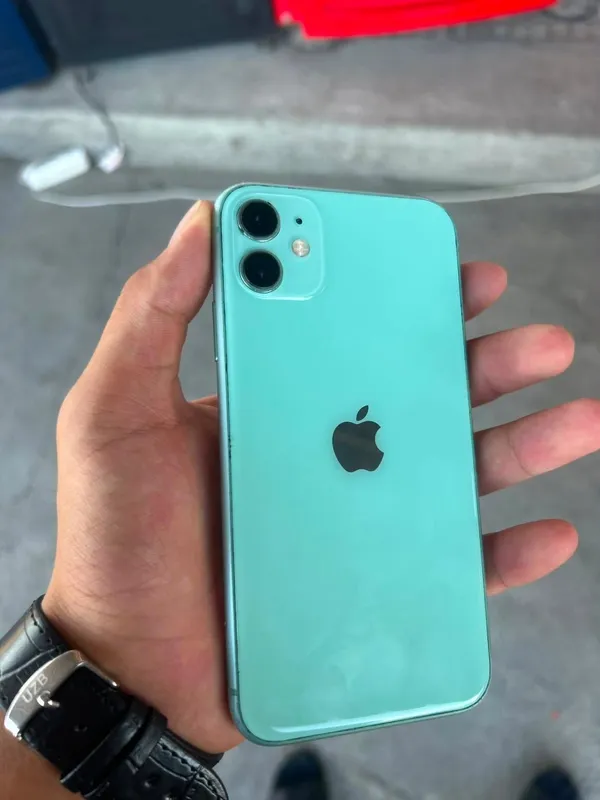iphone 11  xotira 64 yunkis 73 hammasi orginal
