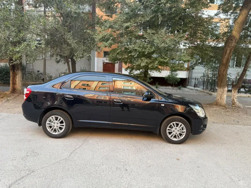 Автомобиль Шеврале Кобальт 2024 3