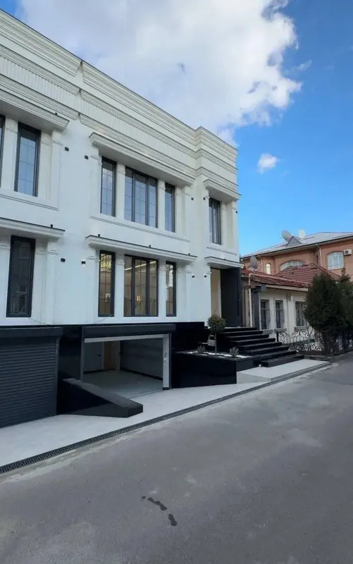 250 m² uy sotiladi, Yakkasaroy tumani 1 250 m² uy sotiladi, Yakkasaroy tumani 1