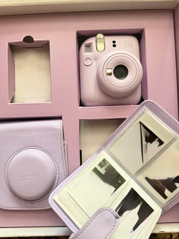 Instax mini 12. Фотографирует и сразу распечатывает. 2 Instax mini 12. Фотографирует и сразу распечатывает. 2