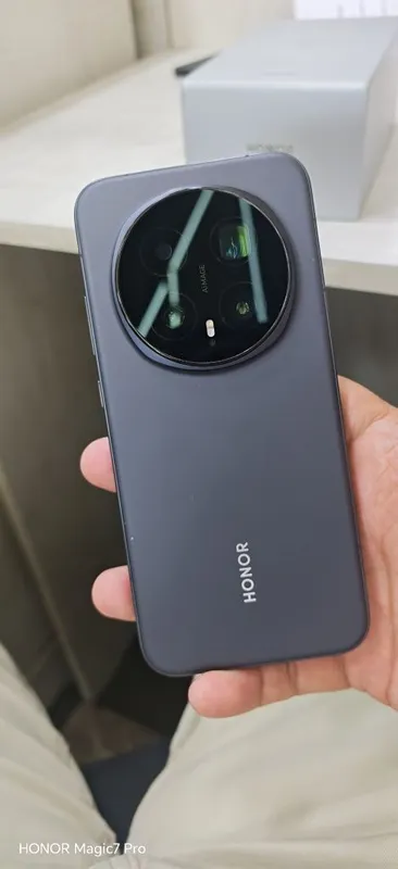 Honor Magic 8 Pro 16/512 China sotaman 1 Honor Magic 8 Pro 16/512 China sotaman 1