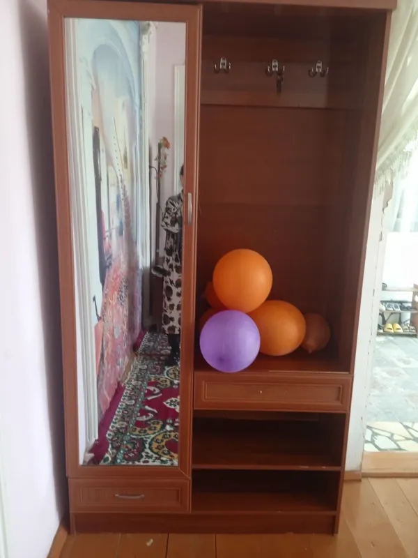 Mebel Prixojka va podstavka tv
