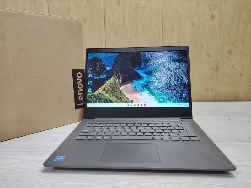 Ноутбук Lenovo (как новый)