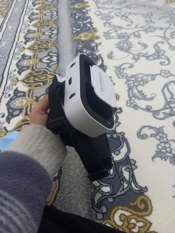 Эти VR-очки используются с телефоном 1 Эти VR-очки используются с телефоном 1