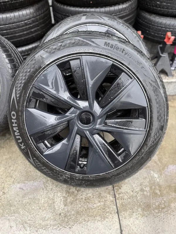 Tesla Model Y Dual motor 4wd — фото 6