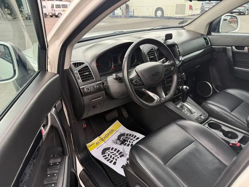 Продаётся Chevrolet Captiva 3L Год 2015 — фото 5
