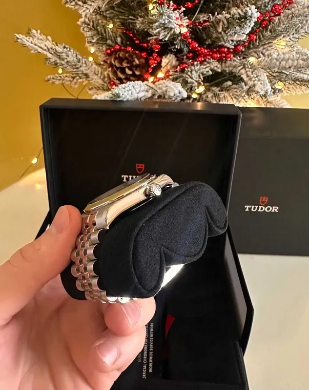 Часы Tudor black bay one, 41 mm — фото 6