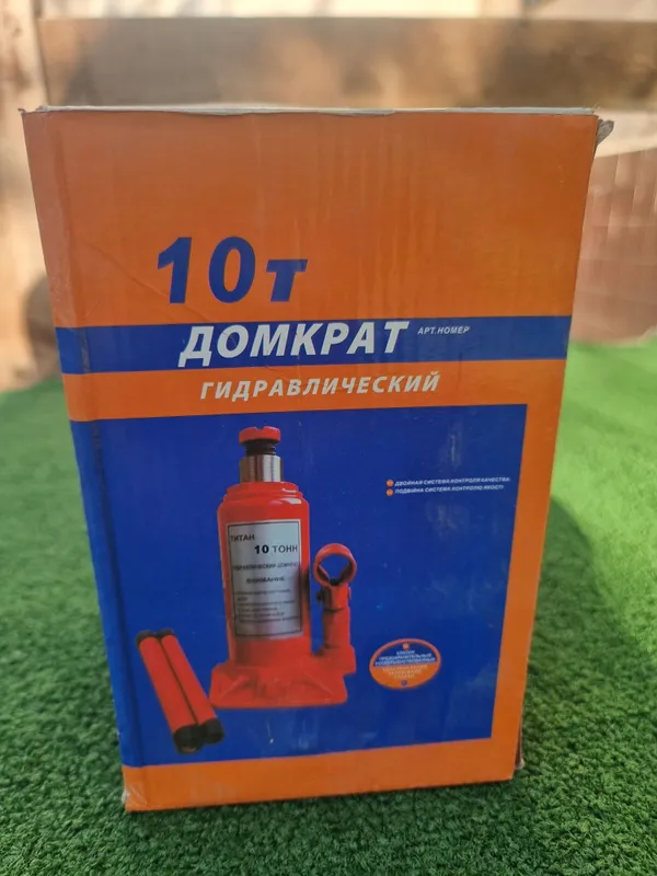 Продаётся домкрат и шприц 2 Продаётся домкрат и шприц 2