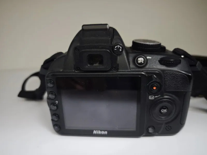 Продаю Nikon D3100, объектив 18-55 3