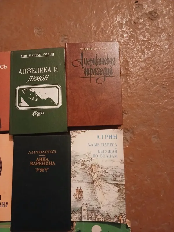 Xar xil 6zbek 6ris kitoblar bor 200 ta bor srochna sotaman