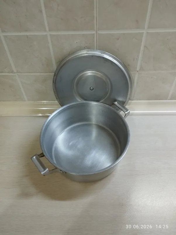 Alyuminiy kastryulkalar sotaman, 2 dona, ishlatilgan 2 Alyuminiy kastryulkalar sotaman, 2 dona, ishlatilgan 2