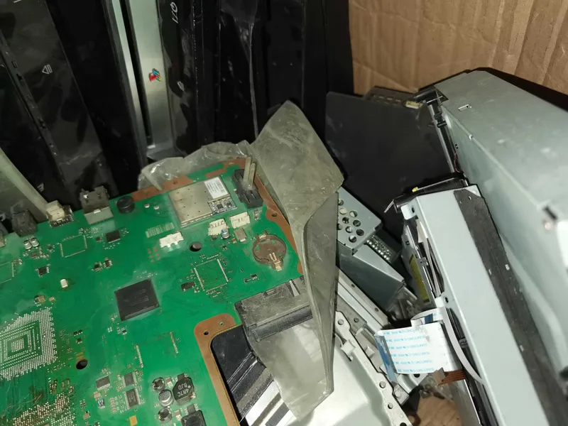 Продам PlayStation 3 FAT 3 Продам PlayStation 3 FAT 3