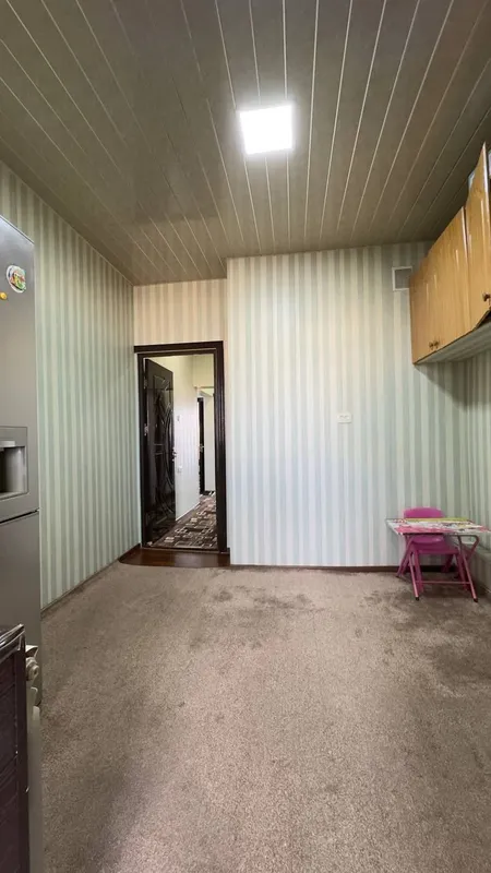 3-комнатная переделана в 4-комнатную, рядом есть базар 4