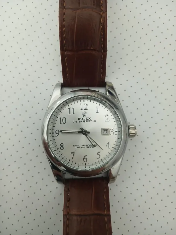 Продаються новые кварцевые часы фирмы Rolex 210000 сум