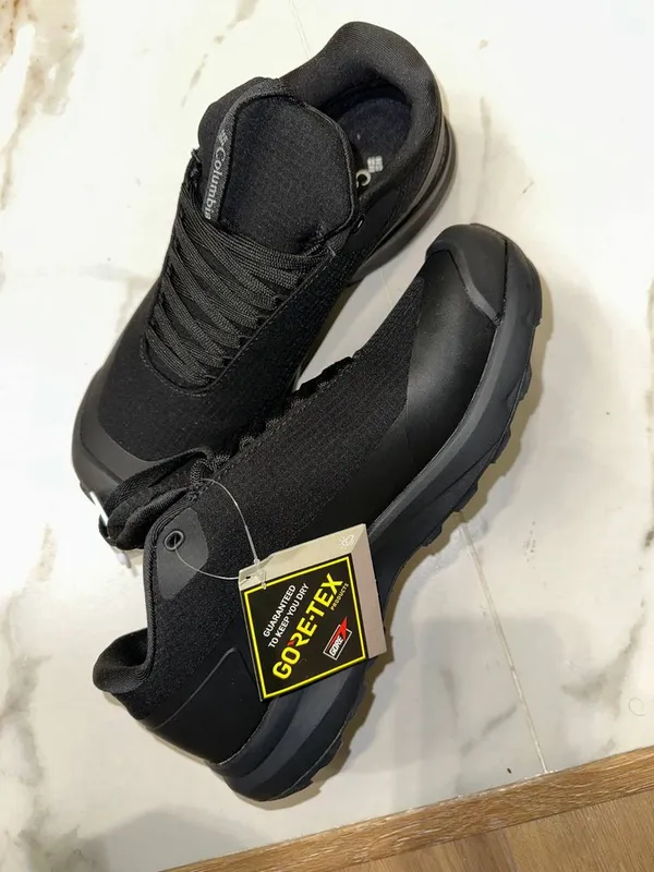 Продам мужские кроссовки columbia gore-tex 3