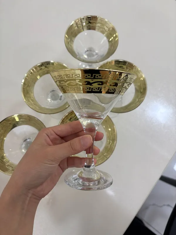 Продам набор бокалов для мартини и коктейлей.