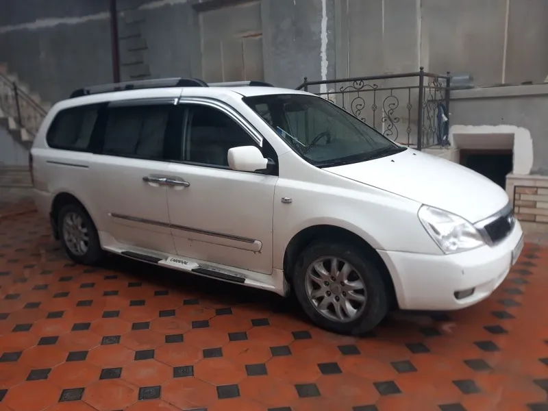 Kia Carnival yaxshi xolatda — фото 1