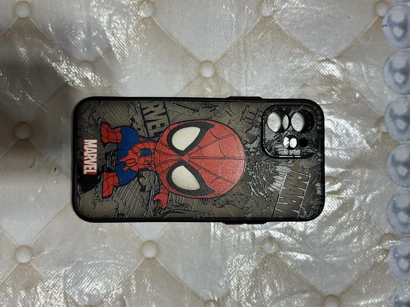iPhone 12 chehol