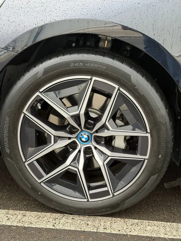 Bmw i5 40l 2025-Yil +dop option 4K Tv+ HUD 14.700Km KRASKA TOZZA!!! — фото 5