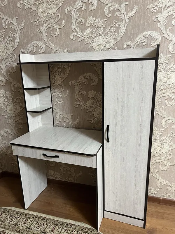 Продаётся Письменный стол