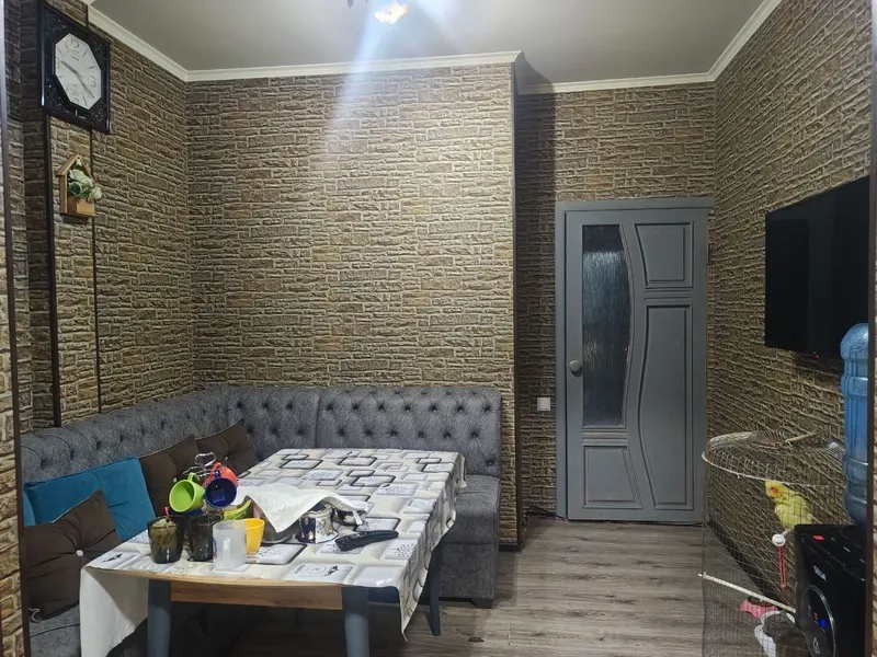 М.Улугбекский Район продаётся 3 комнатная квартира 4