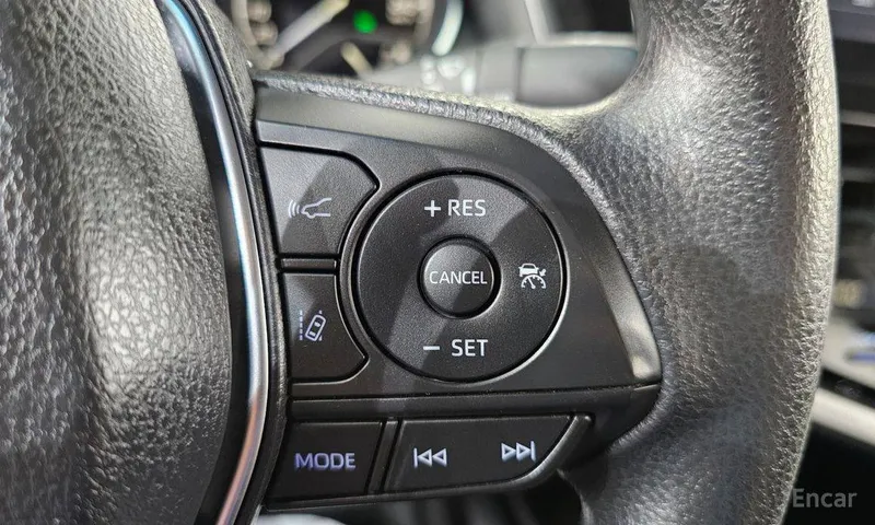 Toyota Camry 2.5 LE Hybrid 6