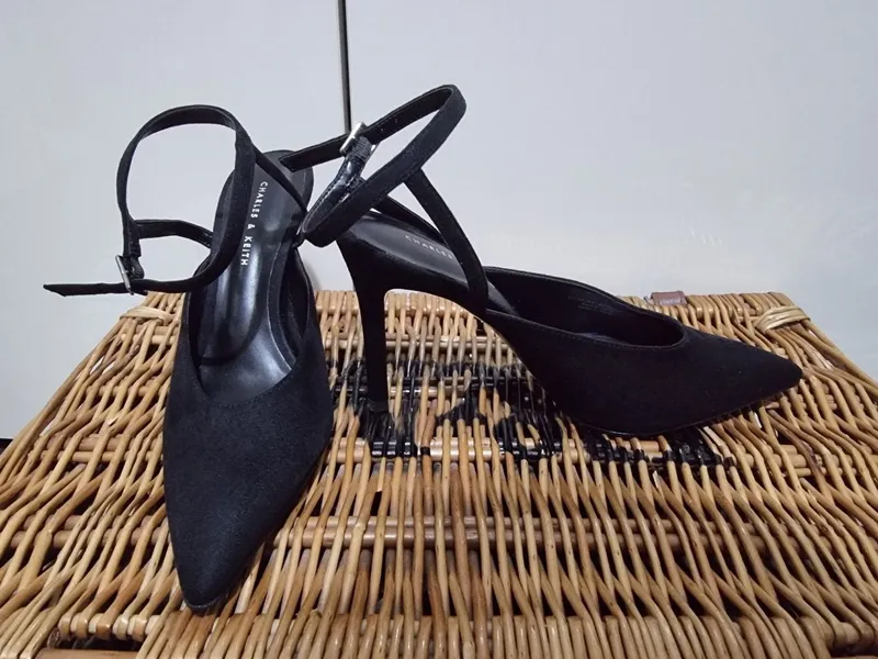 Женские босоножки Charles & Keith — фото 1