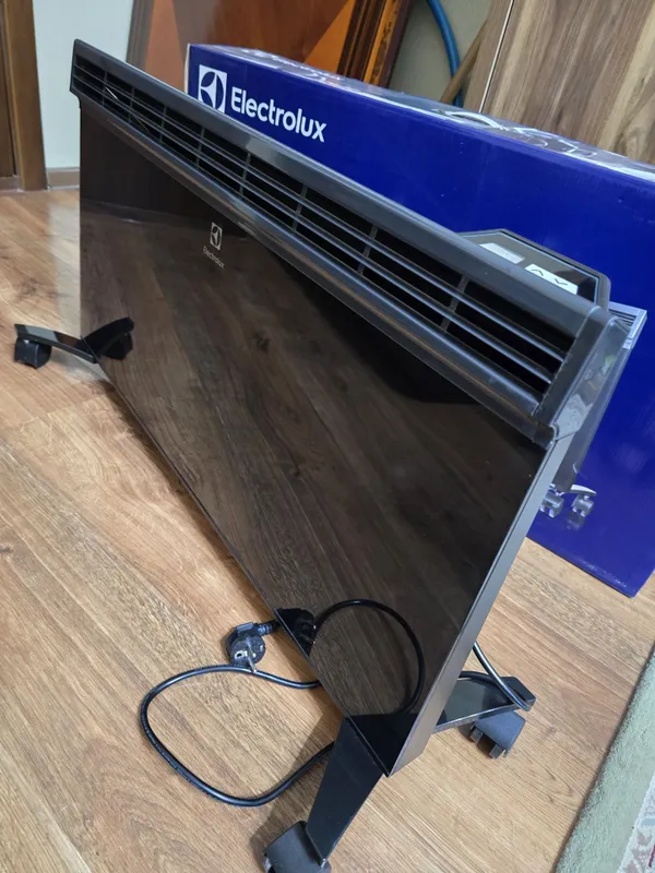 Электрический конвектор из стеклокерамики Electrolux 4 Электрический конвектор из стеклокерамики Electrolux 4