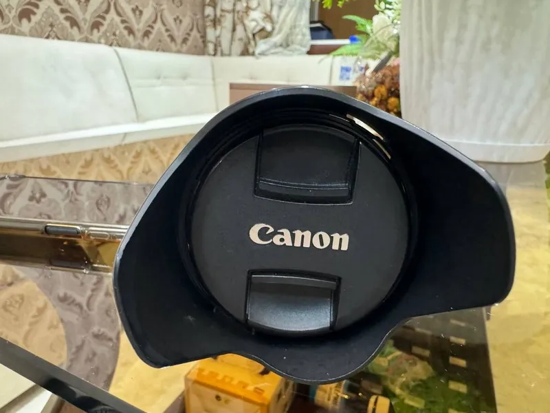 Canon Fujifilm XF 18-55mm f/2.8-4 R LM OIS. 2 Canon Fujifilm XF 18-55mm f/2.8-4 R LM OIS. 2