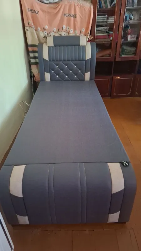 bir kishilik Divan , holati yangi