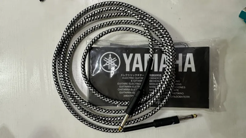 электрогитара Yamaha  Pac112j, в комплекте чехол — фото 1