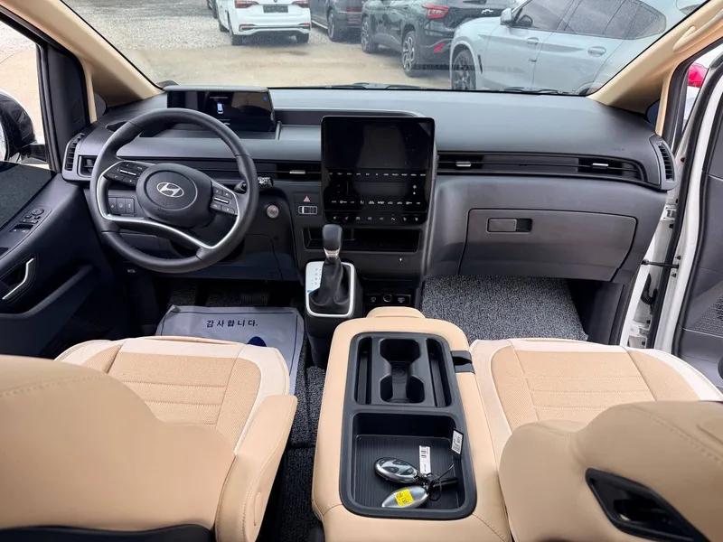 Hyundai Staria 1,6 Turbo Hybrid — фото 3