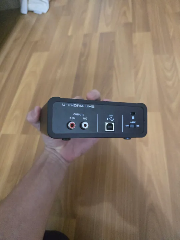 Behringer U-Phoria UM2 audiokarta, HPS300 quloqchinlar 4