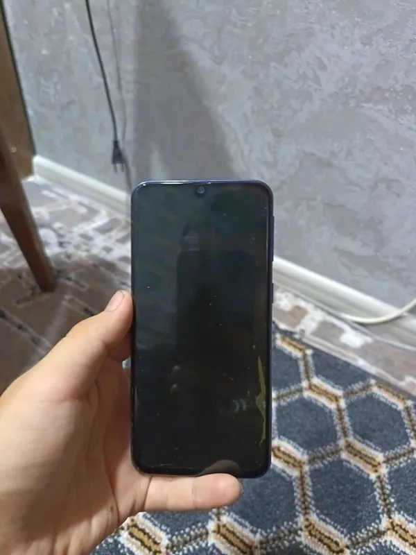 samsung A40 продам за 200.000 сум! 1