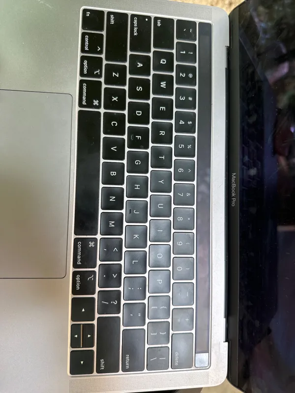 Macbook продаётся срочно 2 Macbook продаётся срочно 2