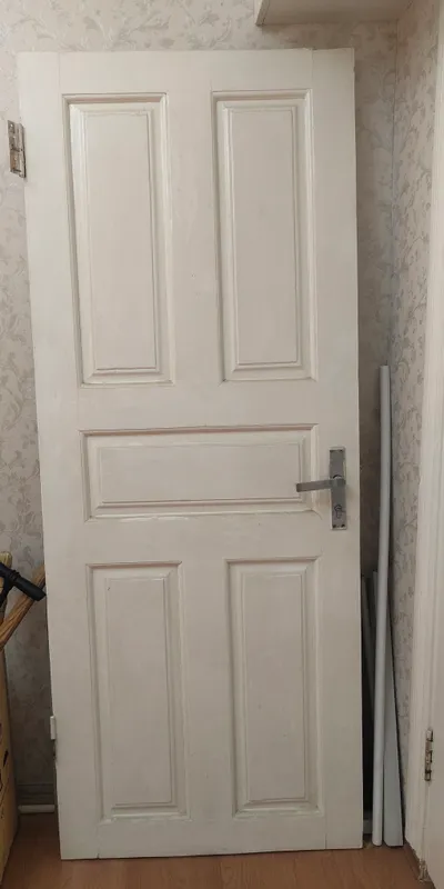 Продаётся деревянная дверь