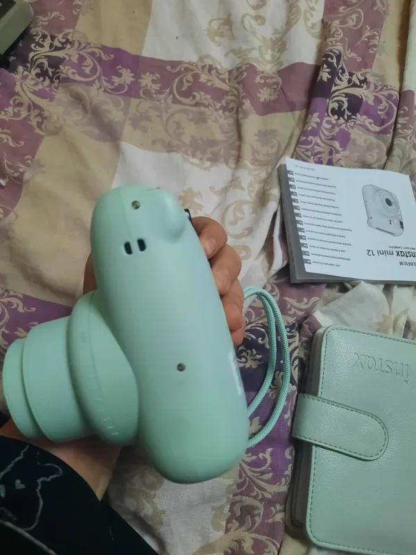 Продаю фотопарат instax