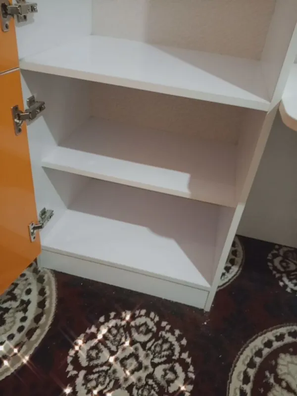 Yangi bolalar shkafi stol bilan, sabzirangda juda chiroyli mebel — фото 3