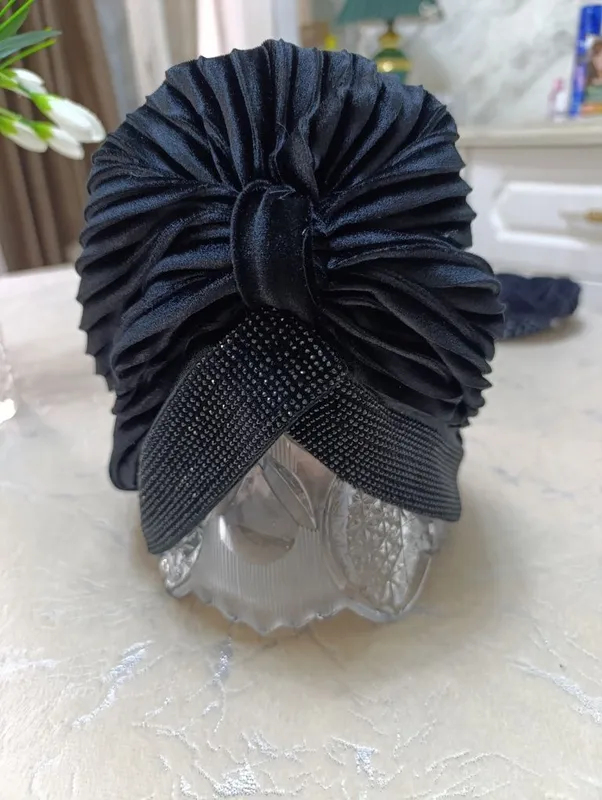 Головной убор. Новый. Чёрного цвета. 30 тысяч.
