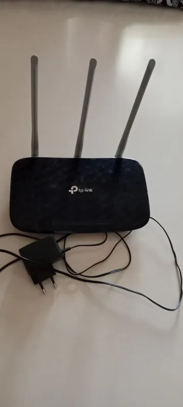 Wi-fi router sotiladi. Wi-fi router sotiladi.