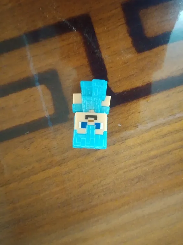Игрушка Ko‘k rangli o‘yinchoq (Minecraft uslubida) sotiladi.