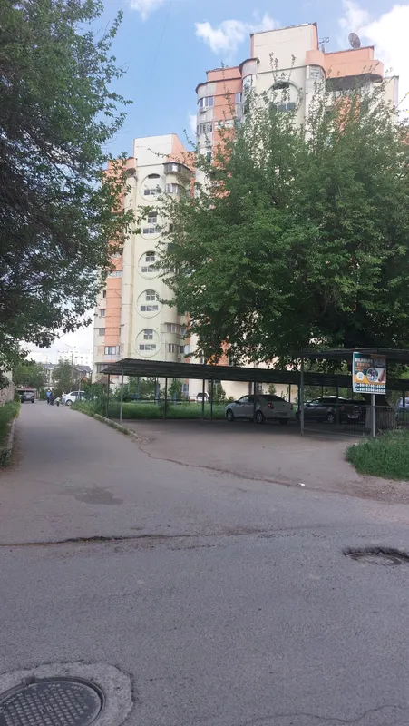 3xonali kvartira Yashnabod (Tuzel)da sotiladi.