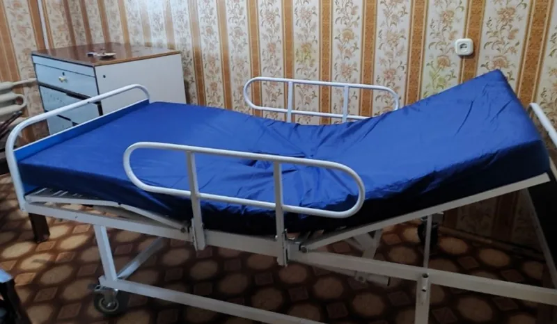 Ko'p funksiyalarga ega tibbiyot krovati. 3