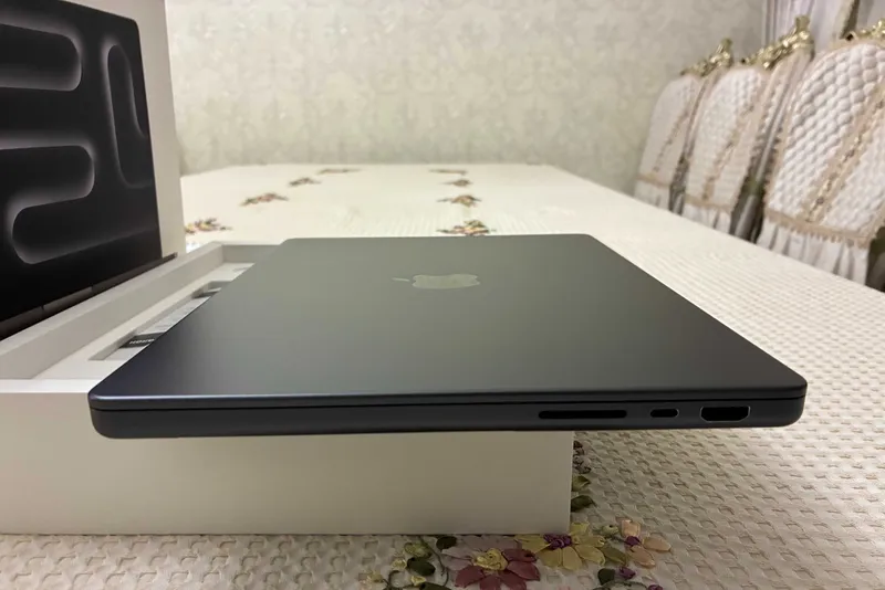 MacBook Pro 14 дюймов, M3 Pro, 18/512 4 MacBook Pro 14 дюймов, M3 Pro, 18/512 4