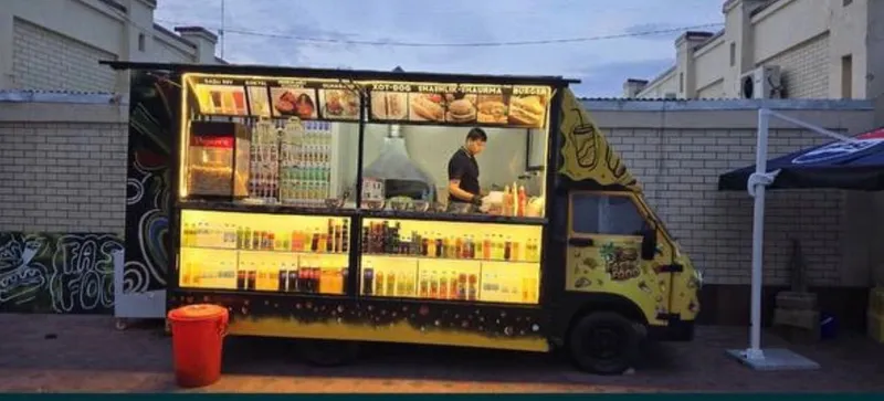 Food truck srochna sotiladi