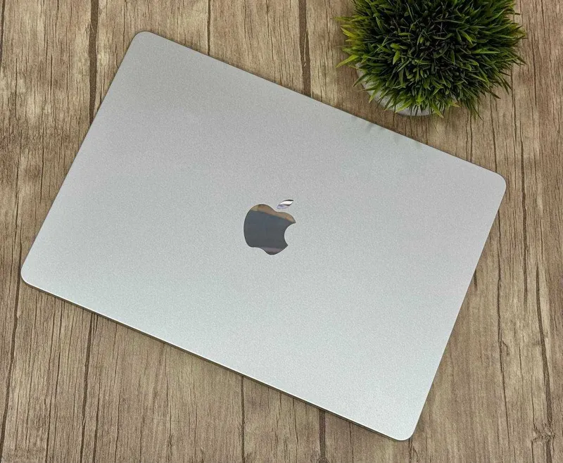 б/у MacBook Air 13” M4 / 16Gb / 256 Gb Starlight 2 б/у MacBook Air 13” M4 / 16Gb / 256 Gb Starlight 2