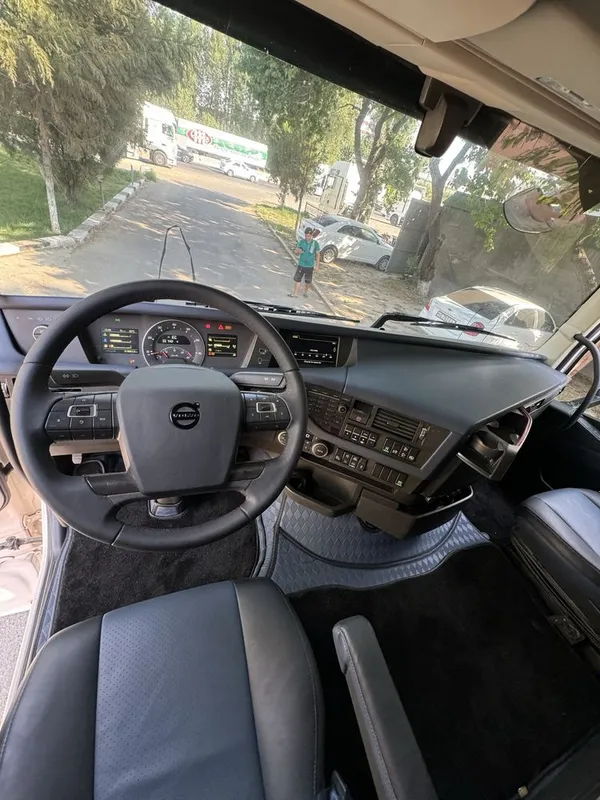 VOLVO EVRO 6 перегон 6х2 8 VOLVO EVRO 6 перегон 6х2 8