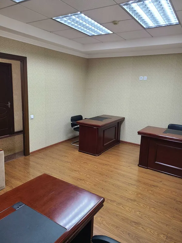 Сдам в аренду 2 этаж Бизнес центр, 175м2 на ул Абдулла Каххара, Бобура — фото 1