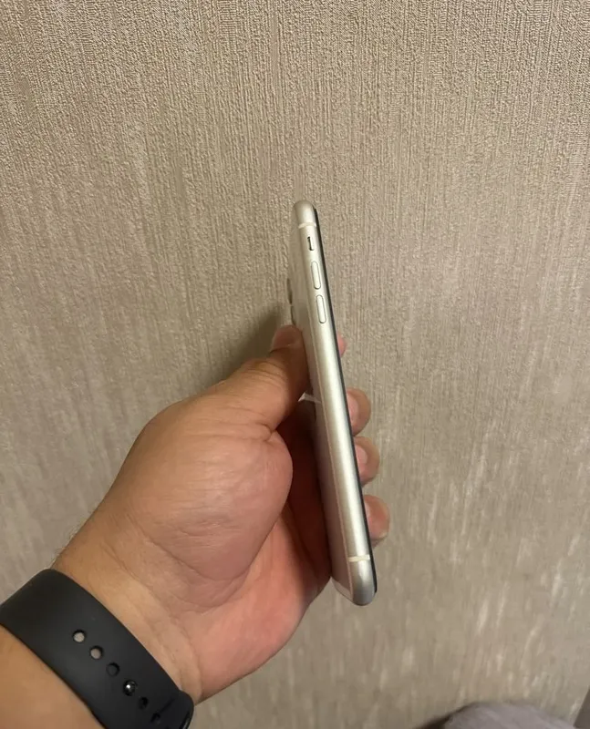 Iphone 11 sotiladi. Oq rang 64gb 4
