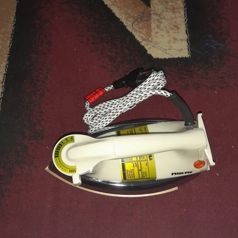 Утюг Nikai 1200 Вт, 724N, новый, не использовался 2
